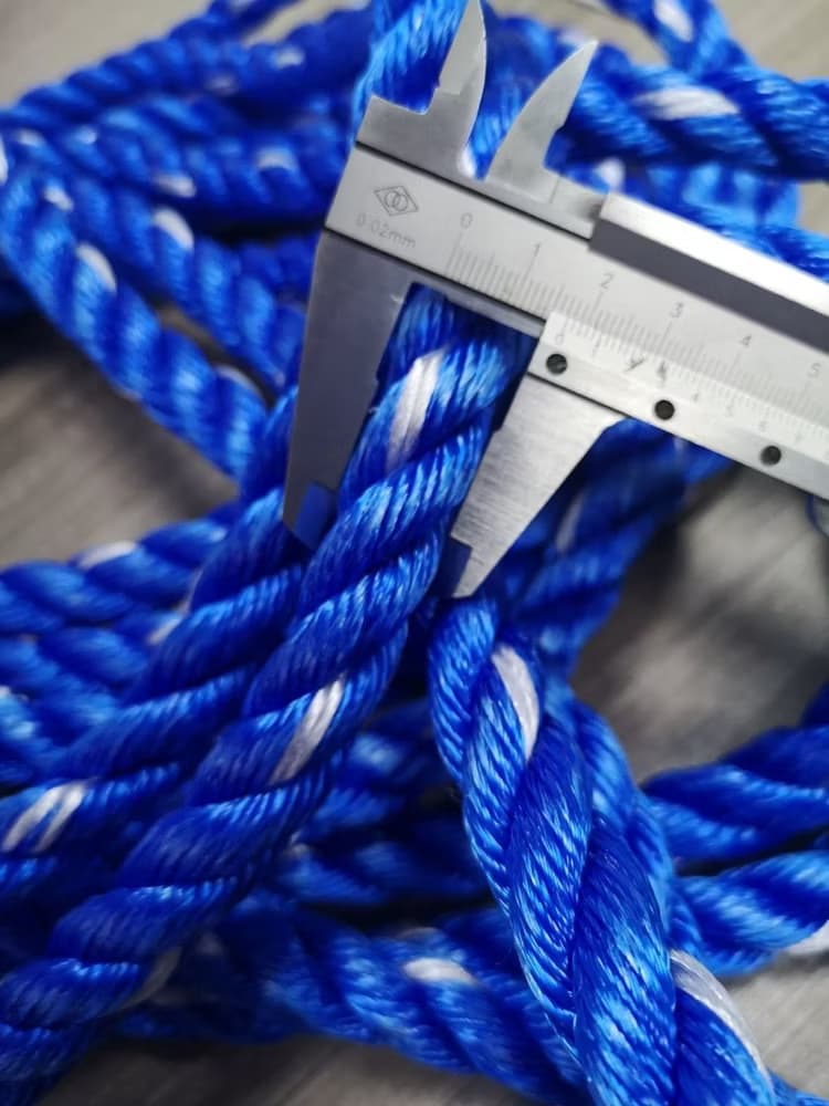 Heavy duty 3-strand twisted PP marine mooring rope